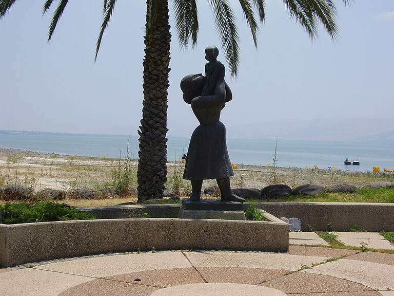 
Chana Orloff

18 Sprachen
Abschnitt hinzufügen

6 ⁄ 7

Weitere Einzelheiten
Maternité, En Gev (Bronze, 1952)
